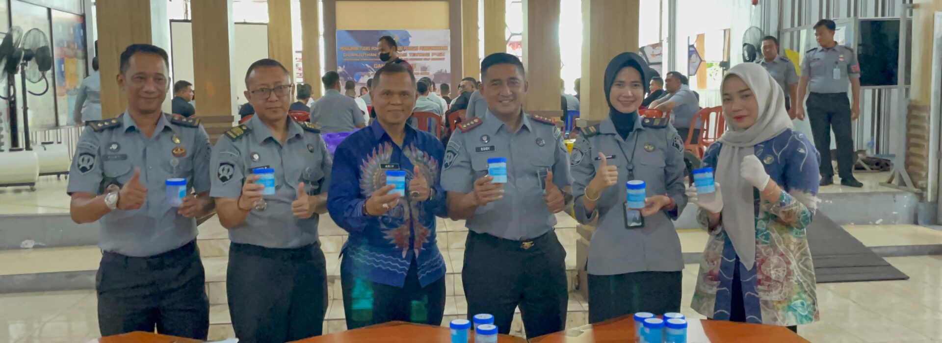 Komitmen Jaga Integritas, Lapas Narkotika Karang Intan dan BNNK Banjarbaru Laksanakan Tes Urine Pegawai dan Warga Binaan