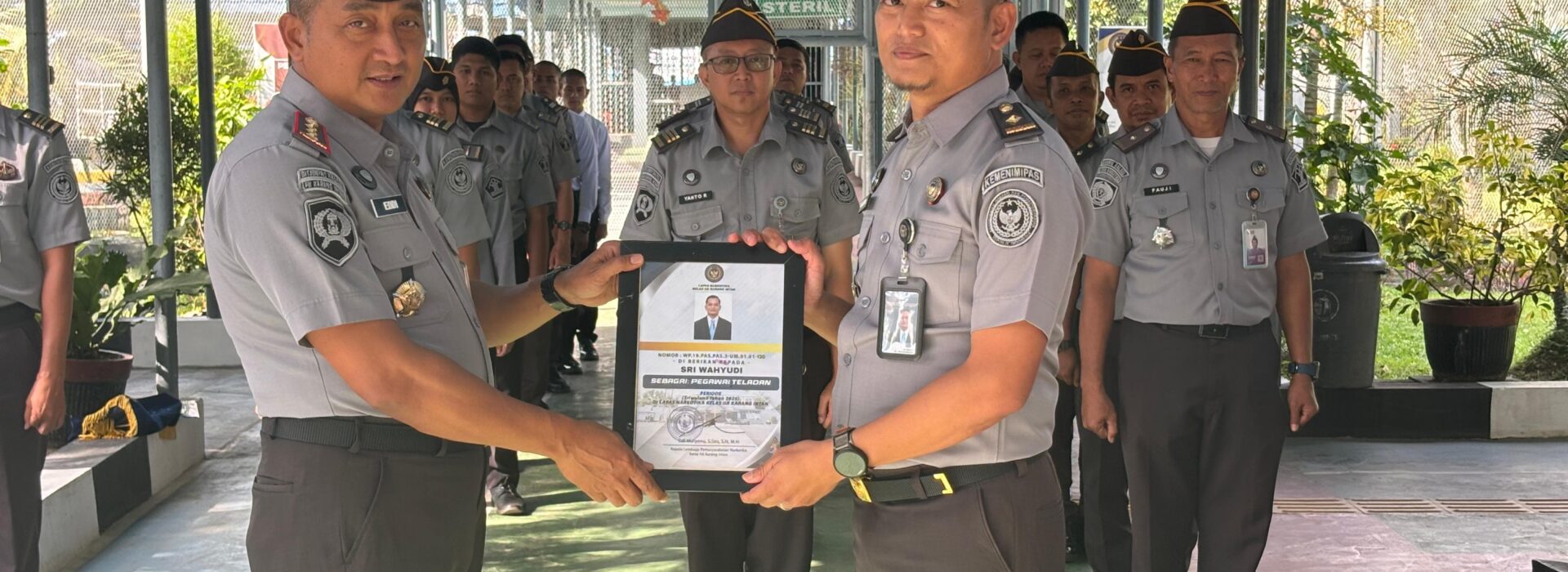 Apresiasi Kinerja, Lapas Narkotika Karang Intan Serahkan Penghargaan Kepada Pegawai Teladan
