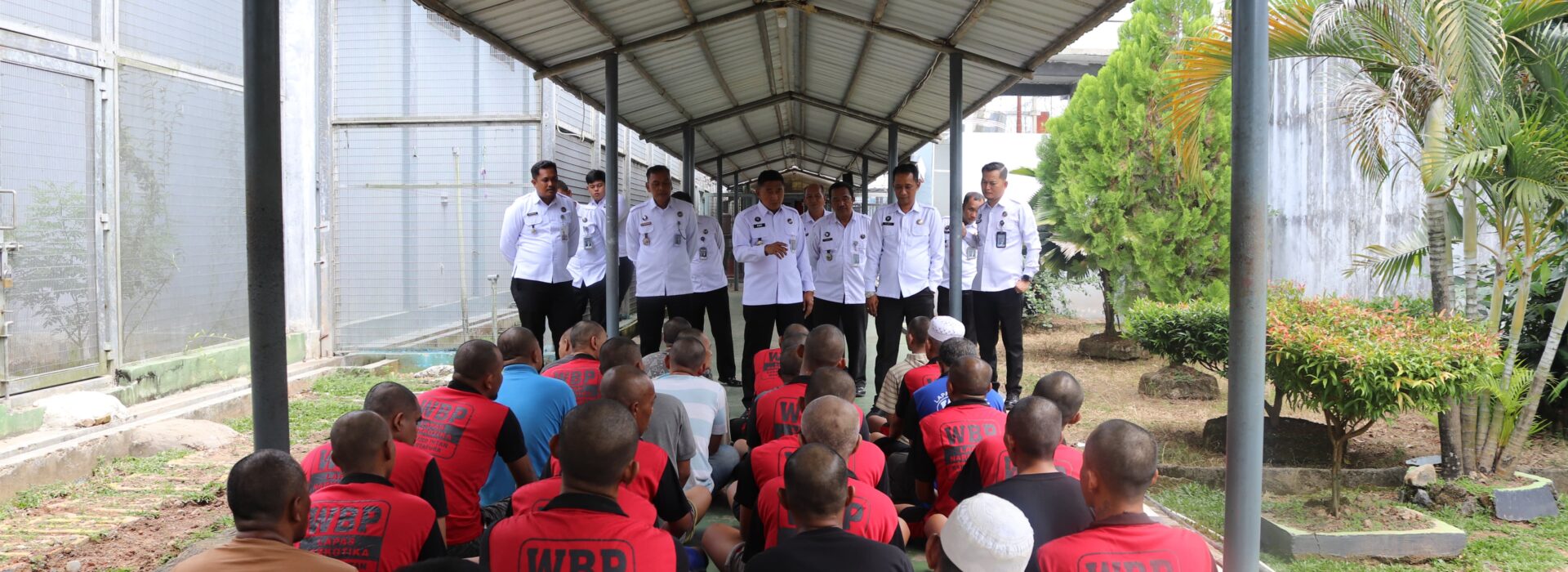 Wujudkan Lapas Bersih dari Barang Terlarang, Lapas Narkotika Karang Intan Laksanakan Razia Insidentil di Blok Hunian