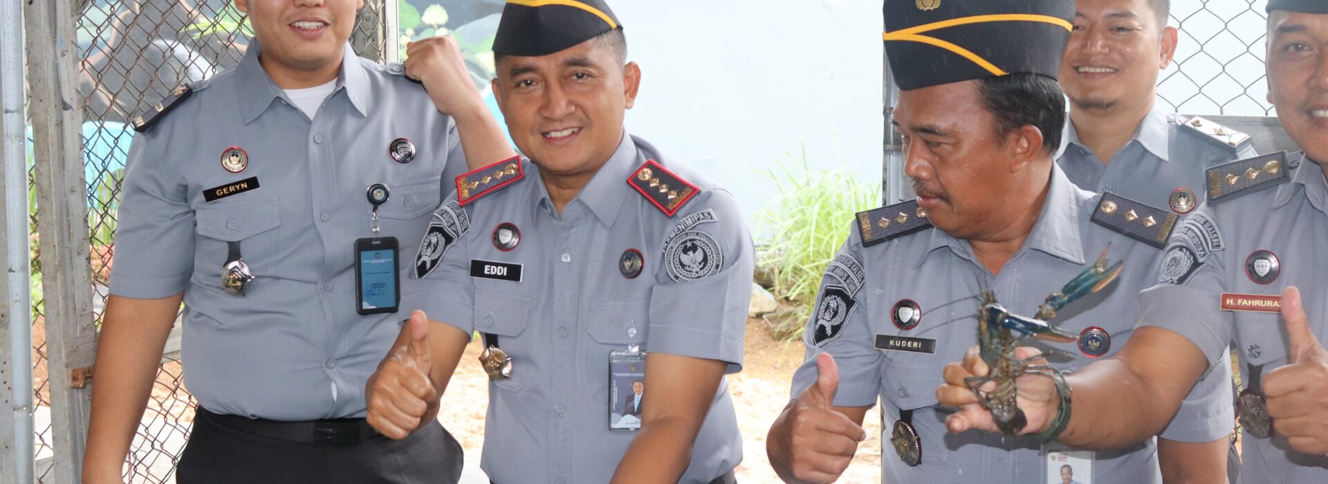 Dukung Ketahanan Pangan, Kalapas Narkotika Karang Intan Tinjau Budidaya Lobster Air Tawar