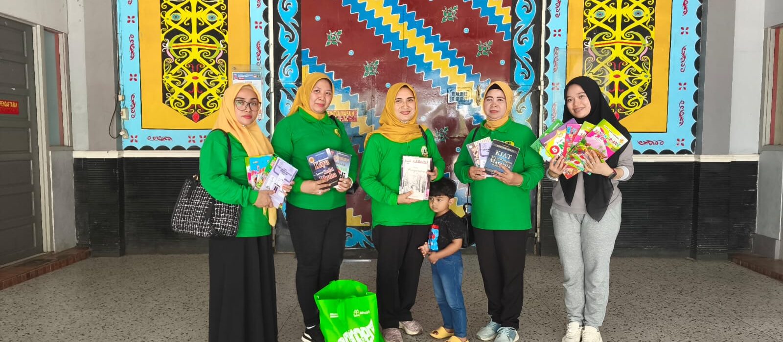 Dukung Budaya Literasi, PIPAS Lapas Narkotika Karang Intan Serahkan Bantuan Buku ke Lapas Banjarmasin
