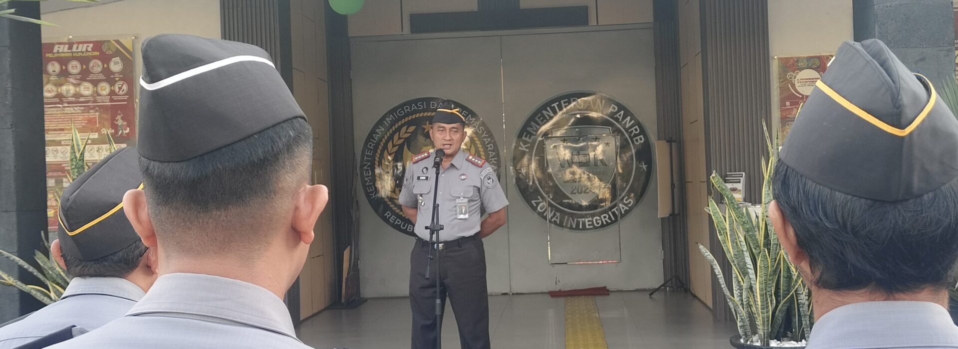 Kalapas Narkotika Karang Intan Pimpin Apel Pagi, Pembinaan Disiplin dan Etos Kerja Terus Dikuatkan di Awal Pekan